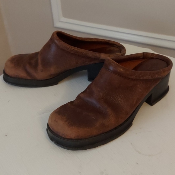 Shoes - Picture 2 of 5